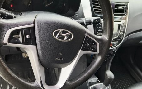 Hyundai Solaris II рестайлинг, 2011 год, 650 000 рублей, 4 фотография