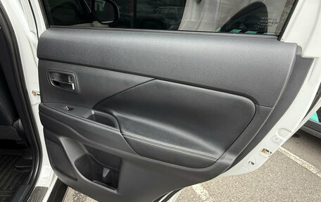 Mitsubishi Outlander III рестайлинг 3, 2014 год, 1 425 000 рублей, 9 фотография