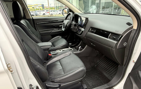Mitsubishi Outlander III рестайлинг 3, 2014 год, 1 425 000 рублей, 8 фотография