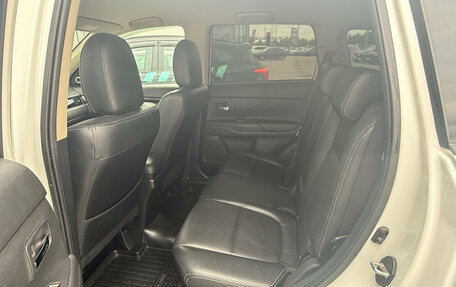 Mitsubishi Outlander III рестайлинг 3, 2014 год, 1 425 000 рублей, 18 фотография