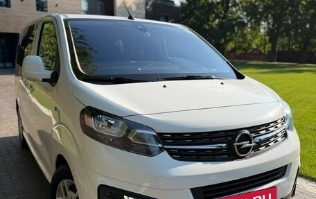 Opel Zafira Life I, 2020 год, 2 650 000 рублей, 2 фотография