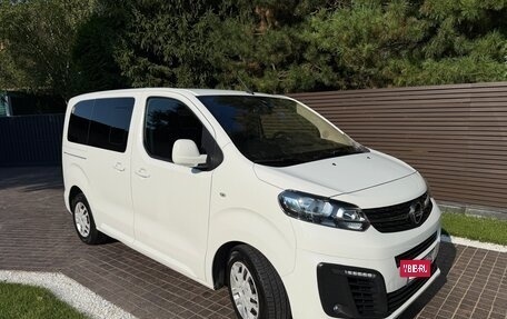 Opel Zafira Life I, 2020 год, 2 650 000 рублей, 9 фотография