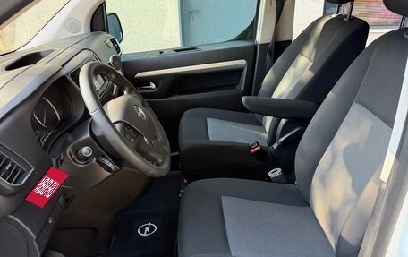 Opel Zafira Life I, 2020 год, 2 650 000 рублей, 16 фотография