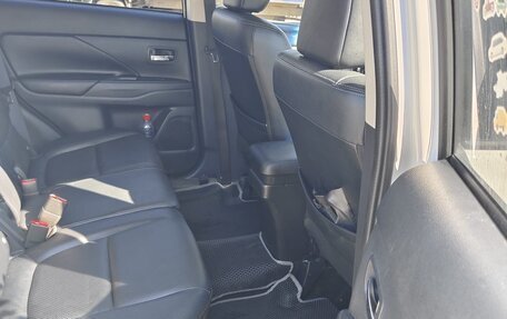 Mitsubishi Outlander III рестайлинг 3, 2012 год, 1 100 000 рублей, 3 фотография