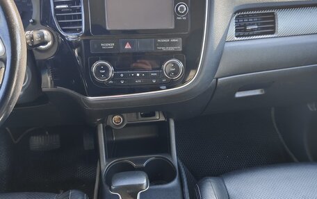 Mitsubishi Outlander III рестайлинг 3, 2012 год, 1 100 000 рублей, 5 фотография