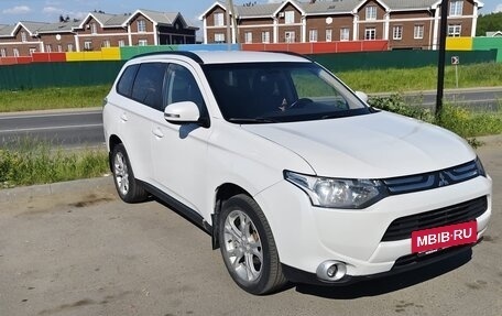 Mitsubishi Outlander III рестайлинг 3, 2012 год, 1 100 000 рублей, 10 фотография