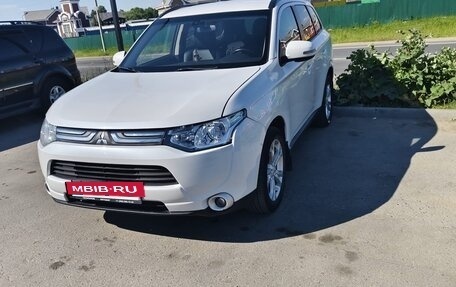 Mitsubishi Outlander III рестайлинг 3, 2012 год, 1 100 000 рублей, 9 фотография
