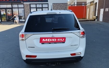 Mitsubishi Outlander III рестайлинг 3, 2012 год, 1 100 000 рублей, 13 фотография