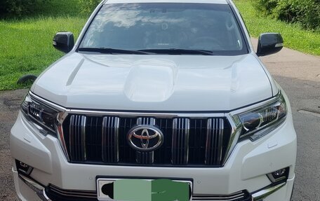 Toyota Land Cruiser Prado 150 рестайлинг 2, 2019 год, 5 800 000 рублей, 5 фотография