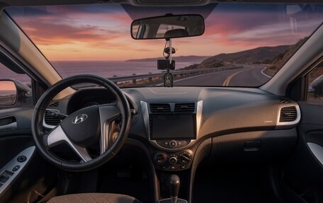 Hyundai Solaris II рестайлинг, 2013 год, 800 000 рублей, 7 фотография