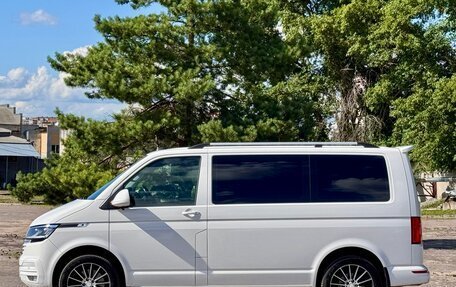 Volkswagen Multivan T6 рестайлинг, 2021 год, 3 550 000 рублей, 8 фотография