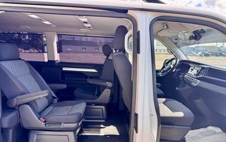 Volkswagen Multivan T6 рестайлинг, 2021 год, 3 550 000 рублей, 7 фотография
