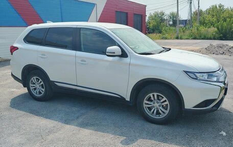 Mitsubishi Outlander III рестайлинг 3, 2021 год, 2 490 000 рублей, 3 фотография