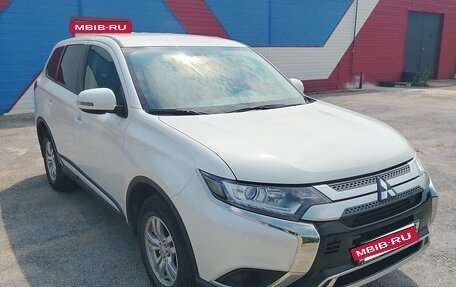 Mitsubishi Outlander III рестайлинг 3, 2021 год, 2 490 000 рублей, 2 фотография