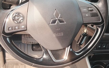 Mitsubishi Outlander III рестайлинг 3, 2021 год, 2 490 000 рублей, 8 фотография