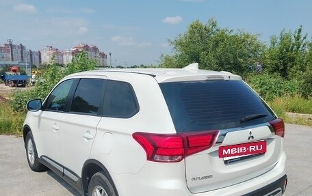 Mitsubishi Outlander III рестайлинг 3, 2021 год, 2 490 000 рублей, 7 фотография