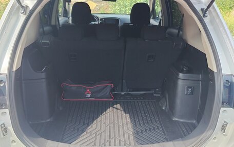 Mitsubishi Outlander III рестайлинг 3, 2021 год, 2 490 000 рублей, 13 фотография