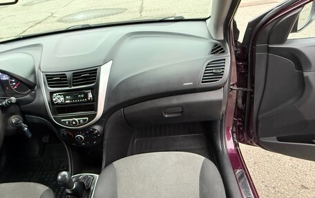 Hyundai Solaris II рестайлинг, 2012 год, 700 000 рублей, 16 фотография
