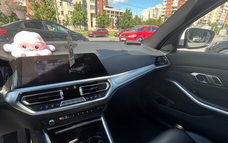BMW 3 серия, 2019 год, 3 300 000 рублей, 18 фотография
