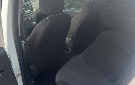 Renault Logan II, 2019 год, 770 000 рублей, 6 фотография