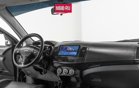 Mitsubishi Outlander III рестайлинг 3, 2007 год, 990 000 рублей, 8 фотография