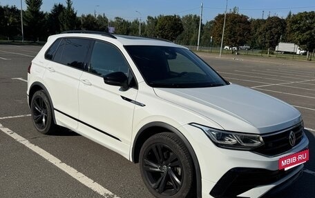 Volkswagen Tiguan II, 2021 год, 2 450 000 рублей, 2 фотография