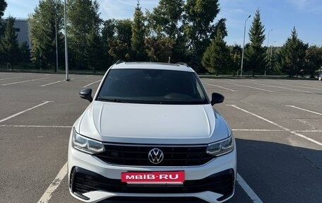 Volkswagen Tiguan II, 2021 год, 2 450 000 рублей, 3 фотография
