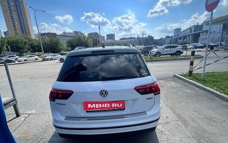 Volkswagen Tiguan II, 2020 год, 2 390 000 рублей, 3 фотография