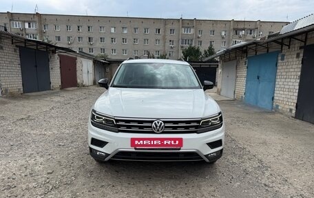 Volkswagen Tiguan II, 2020 год, 2 950 000 рублей, 2 фотография