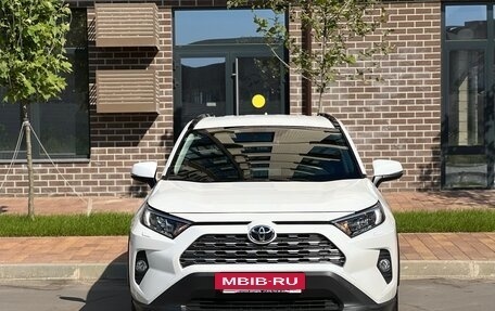 Toyota RAV4, 2020 год, 3 750 000 рублей, 2 фотография