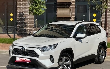 Toyota RAV4, 2020 год, 3 750 000 рублей, 12 фотография