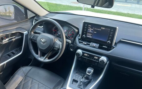 Toyota RAV4, 2020 год, 3 750 000 рублей, 24 фотография
