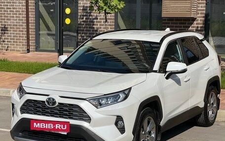 Toyota RAV4, 2020 год, 3 750 000 рублей, 15 фотография