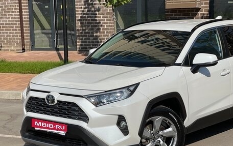 Toyota RAV4, 2020 год, 3 750 000 рублей, 14 фотография