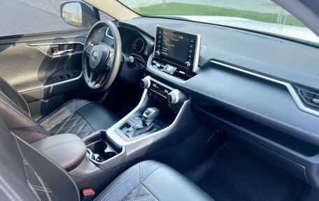 Toyota RAV4, 2020 год, 3 750 000 рублей, 28 фотография