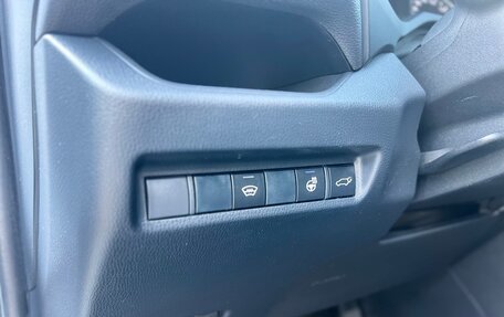 Toyota RAV4, 2020 год, 3 750 000 рублей, 31 фотография