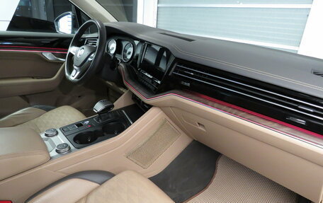 Volkswagen Touareg III, 2019 год, 3 910 000 рублей, 5 фотография