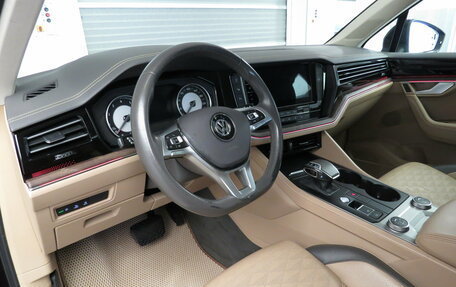 Volkswagen Touareg III, 2019 год, 3 910 000 рублей, 7 фотография