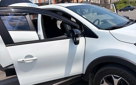 Renault Kaptur I рестайлинг, 2017 год, 999 999 рублей, 4 фотография