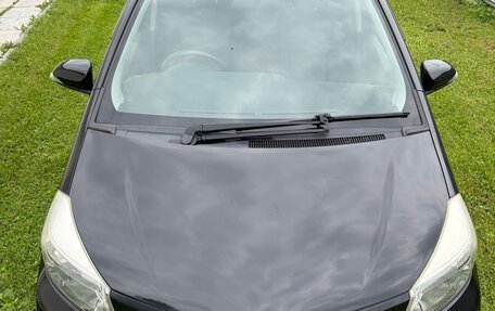 Toyota Vitz, 2013 год, 850 000 рублей, 2 фотография