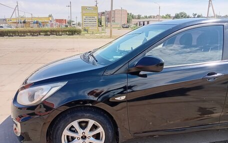 Hyundai Solaris II рестайлинг, 2012 год, 750 000 рублей, 4 фотография