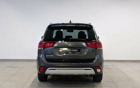 Mitsubishi Outlander III рестайлинг 3, 2022 год, 2 850 000 рублей, 6 фотография