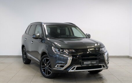 Mitsubishi Outlander III рестайлинг 3, 2022 год, 2 850 000 рублей, 3 фотография