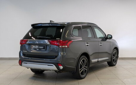Mitsubishi Outlander III рестайлинг 3, 2022 год, 2 850 000 рублей, 5 фотография