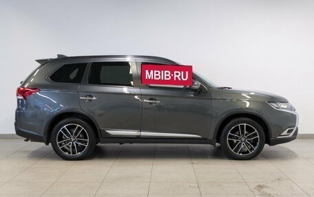 Mitsubishi Outlander III рестайлинг 3, 2022 год, 2 850 000 рублей, 4 фотография
