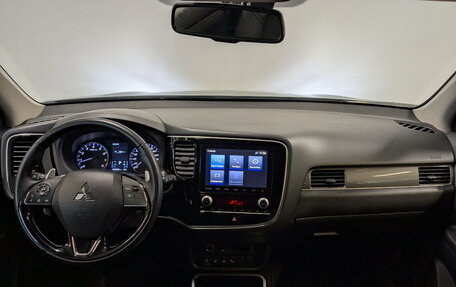 Mitsubishi Outlander III рестайлинг 3, 2022 год, 2 850 000 рублей, 14 фотография