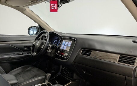 Mitsubishi Outlander III рестайлинг 3, 2022 год, 2 850 000 рублей, 11 фотография