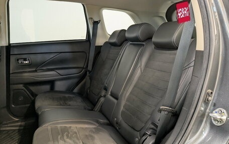 Mitsubishi Outlander III рестайлинг 3, 2022 год, 2 850 000 рублей, 12 фотография