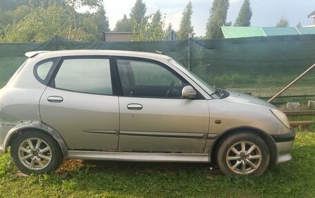 Daihatsu Sirion, 2001 год, 99 000 рублей, 2 фотография