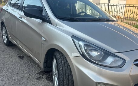 Hyundai Solaris II рестайлинг, 2011 год, 500 000 рублей, 3 фотография